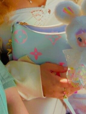 1 lol surprise doll, and fashion bag bundle.